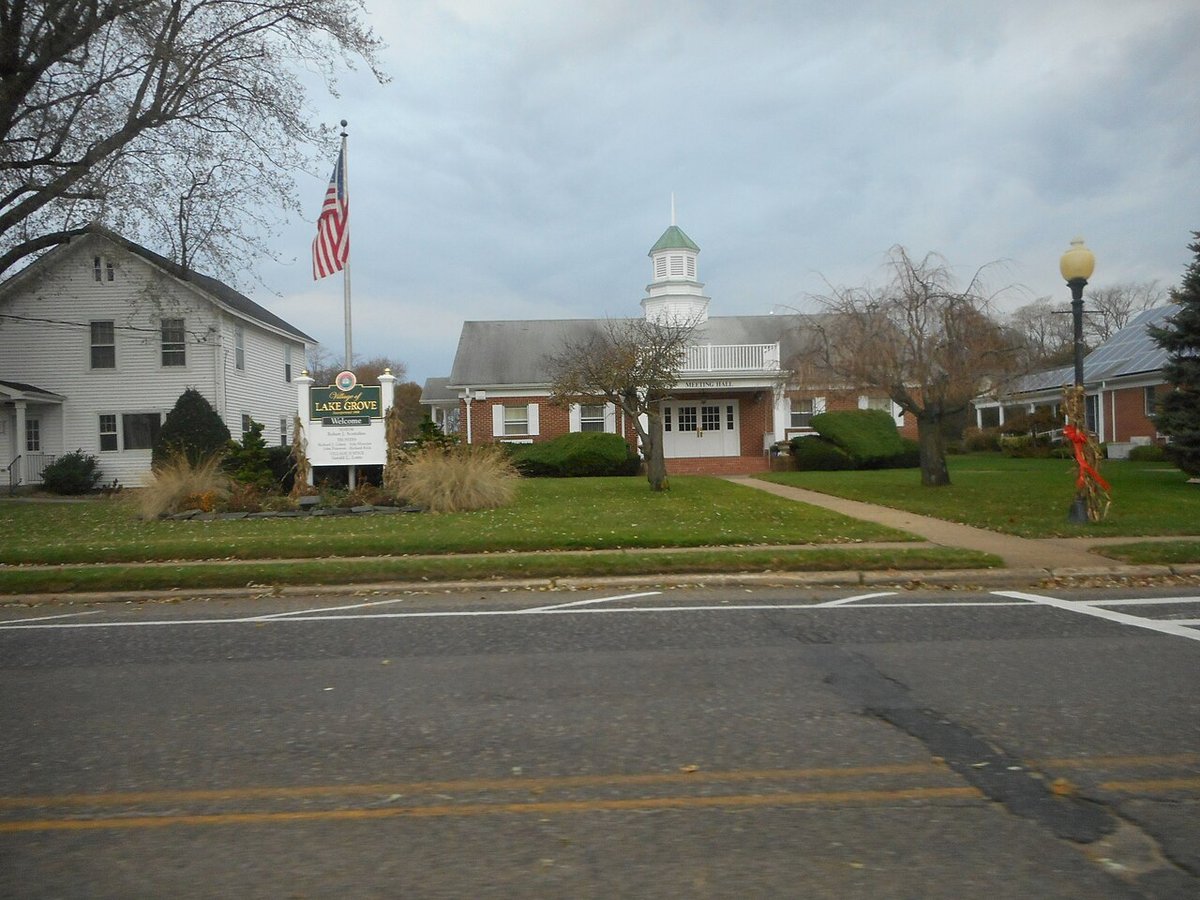 Lake Grove, NY - File:Lake Grove, NY Village Hall-2.jpg - Wikimedia Commons